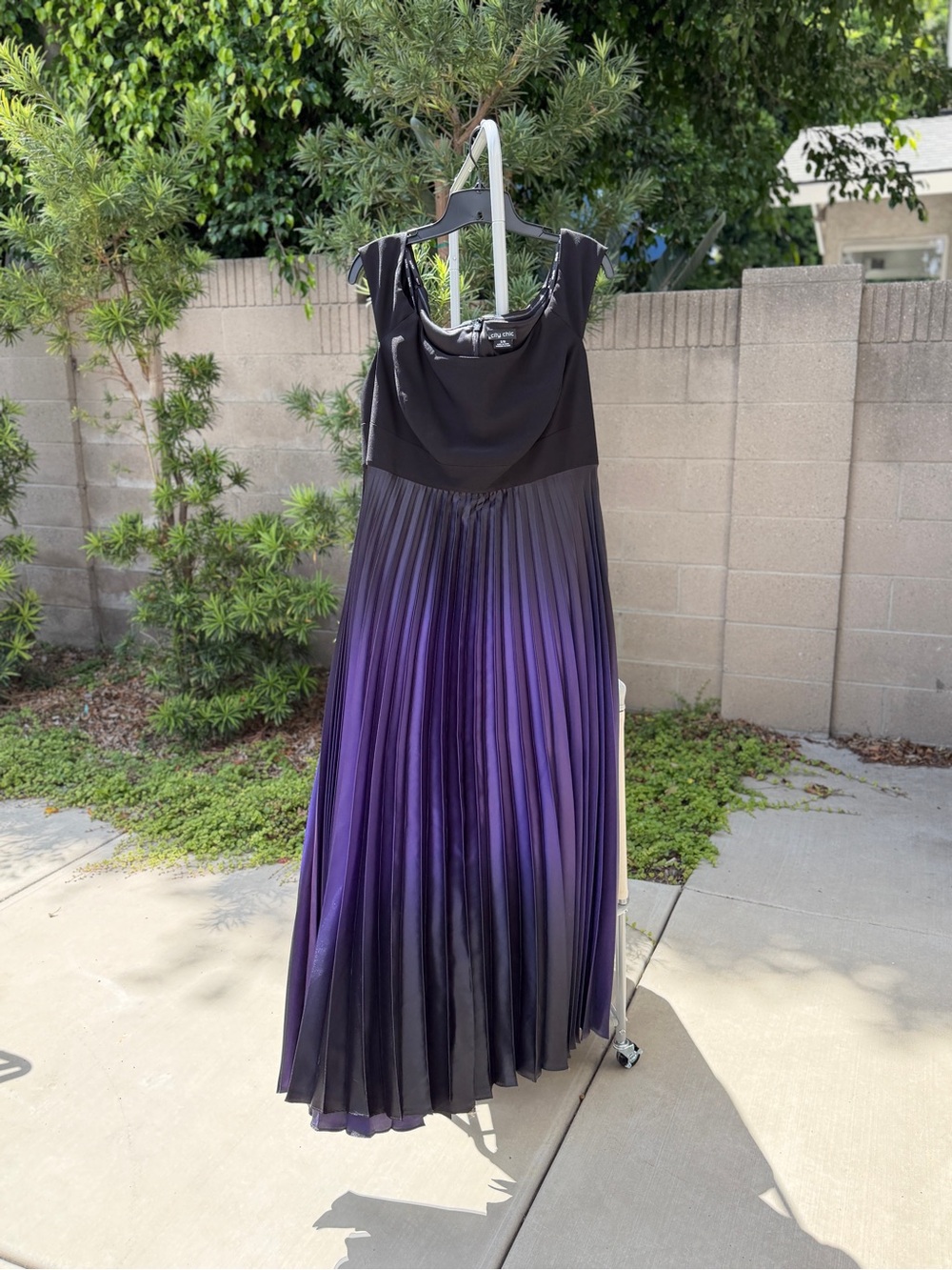 City Chic Trendy Passion Deep Purple Ombre Pleated Maxi Dress - size 16 - Picture 5 of 9